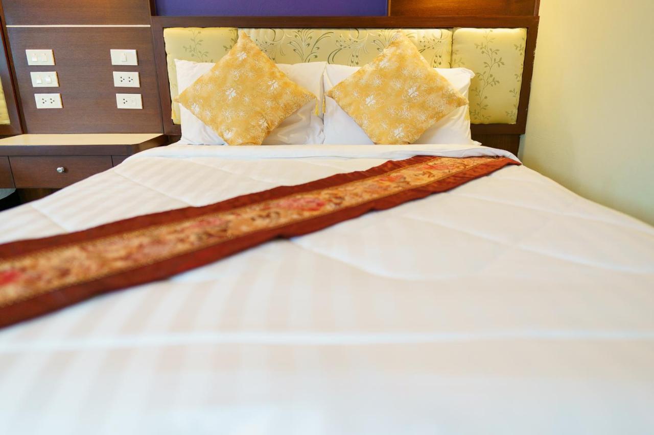 Thungtawan Hotel Nakhon Si Thammarat Exteriör bild